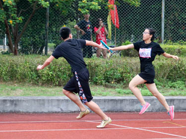 第一二棒交接瞬间