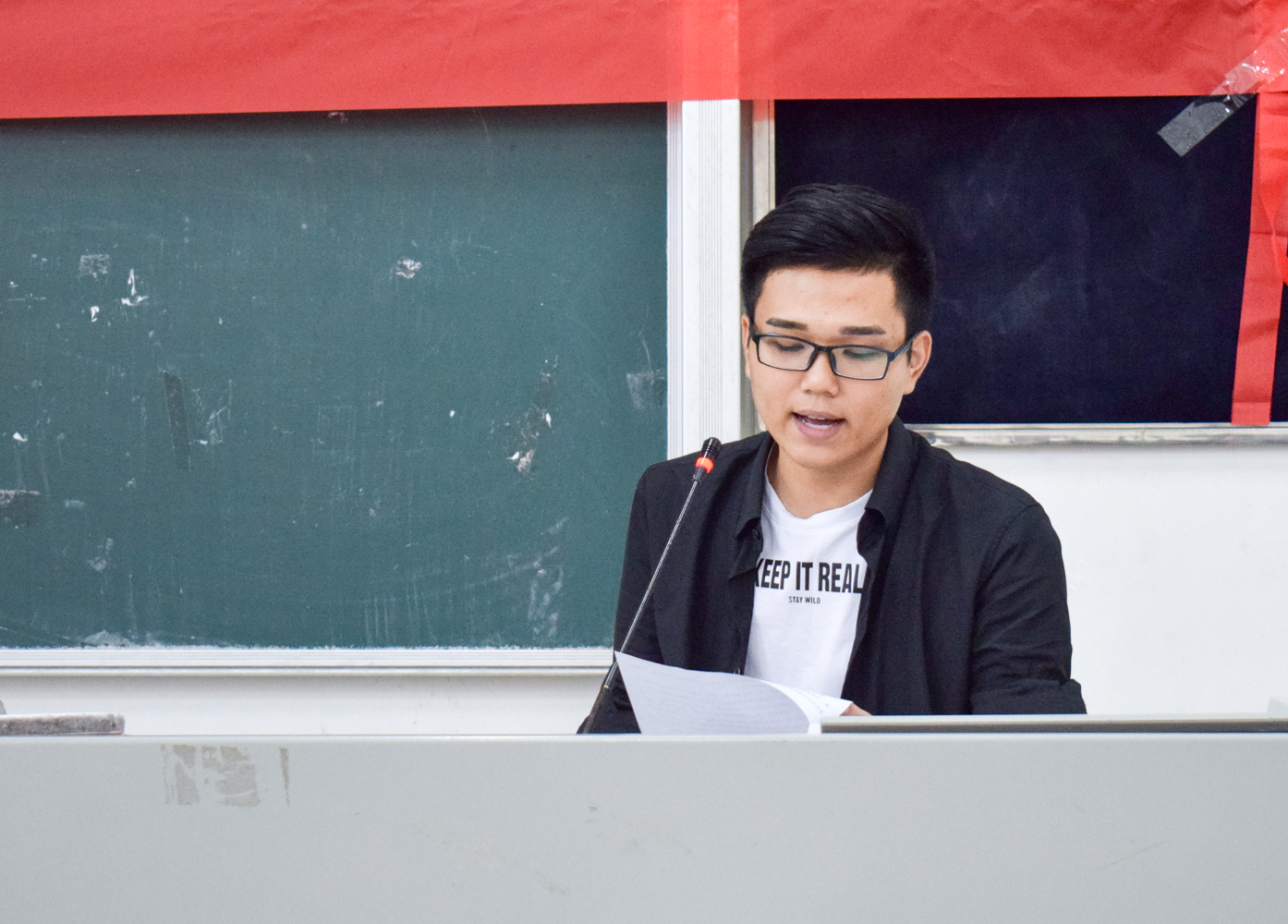 优秀学生代表王航发言