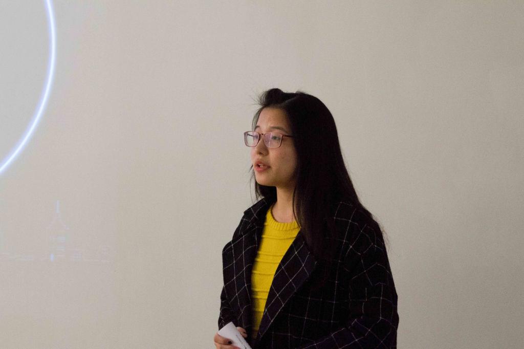 参赛选手答辩中